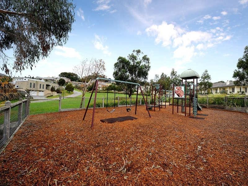 8 Hill Edge Court, Lysterfield South VIC 3156