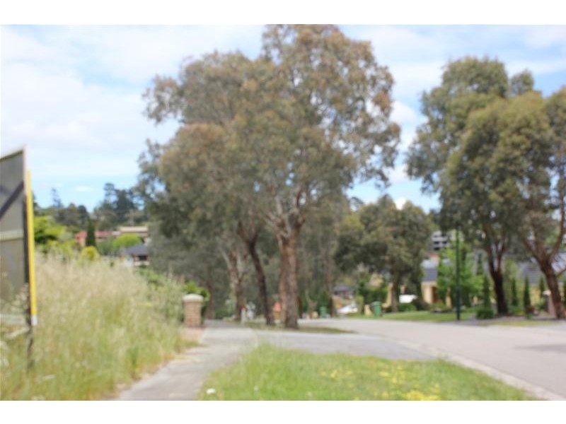 8 Hill Edge Court, Lysterfield South VIC 3156