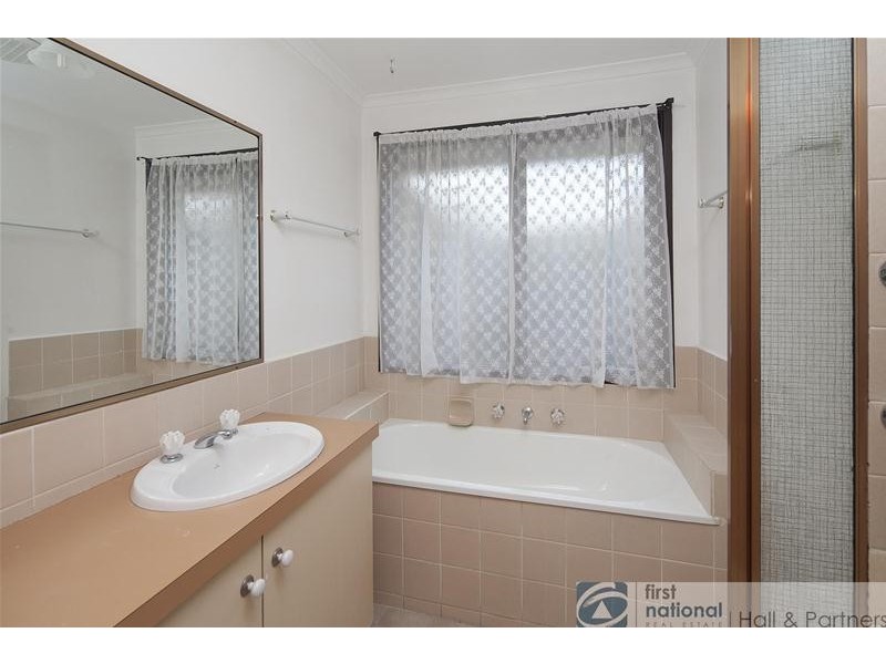 2/21 Kerrison Drive, Hampton Park VIC 3976