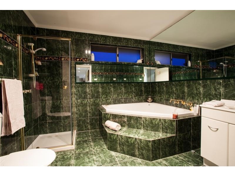 7 Rawdon Hill Drive, Dandenong North VIC 3175