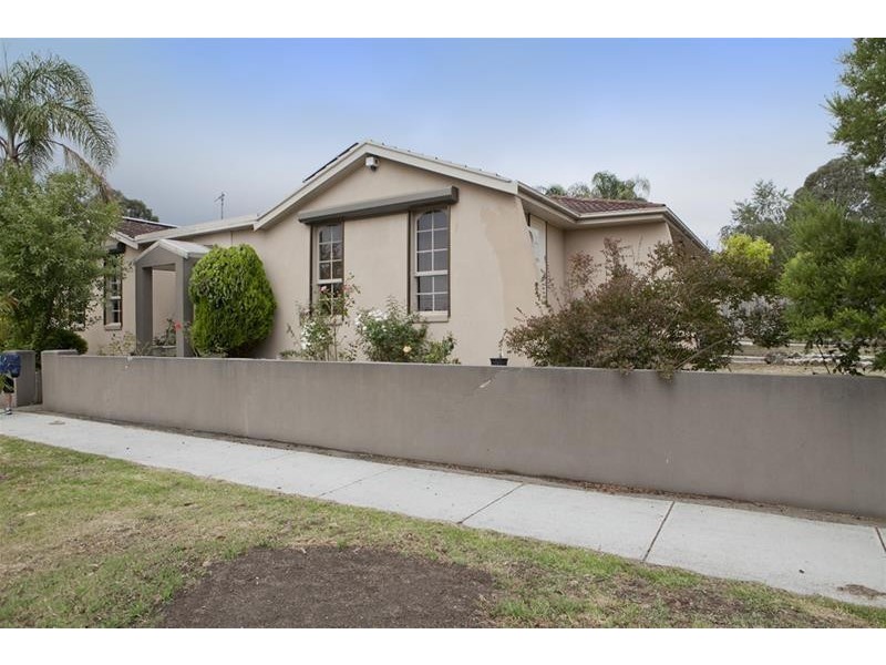 1 Isaac Smith Crescent, Endeavour Hills VIC 3802