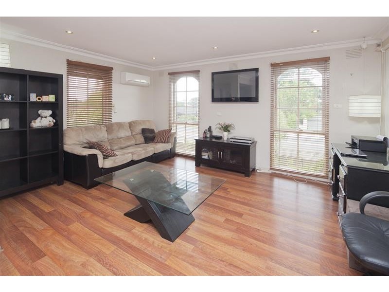 1 Isaac Smith Crescent, Endeavour Hills VIC 3802