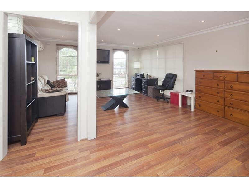 1 Isaac Smith Crescent, Endeavour Hills VIC 3802