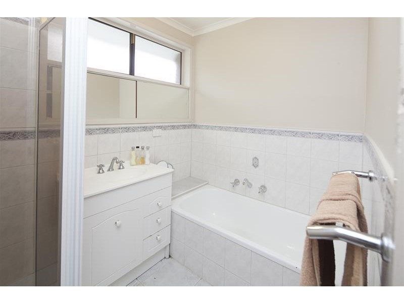 1 Isaac Smith Crescent, Endeavour Hills VIC 3802