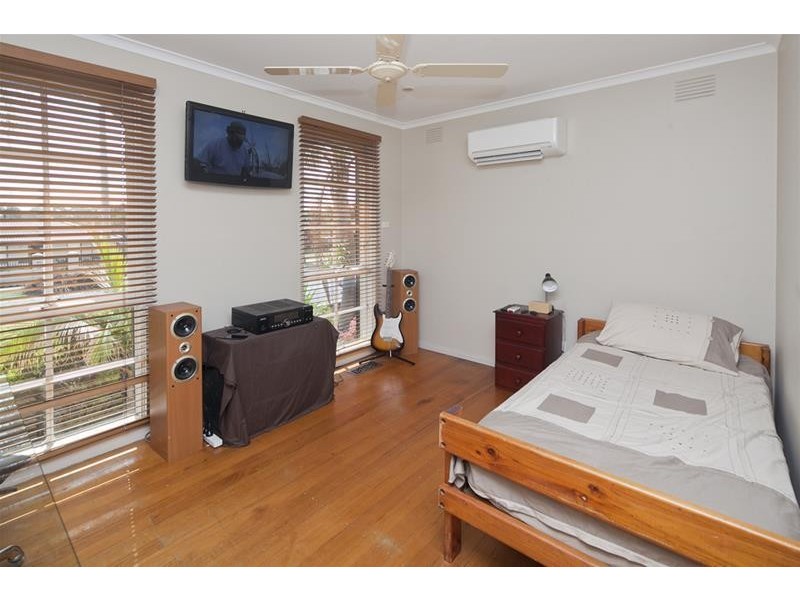 1 Isaac Smith Crescent, Endeavour Hills VIC 3802