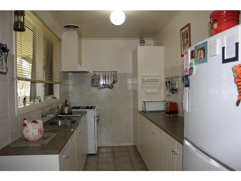 18 Heatherton Road, Endeavour Hills VIC 3802