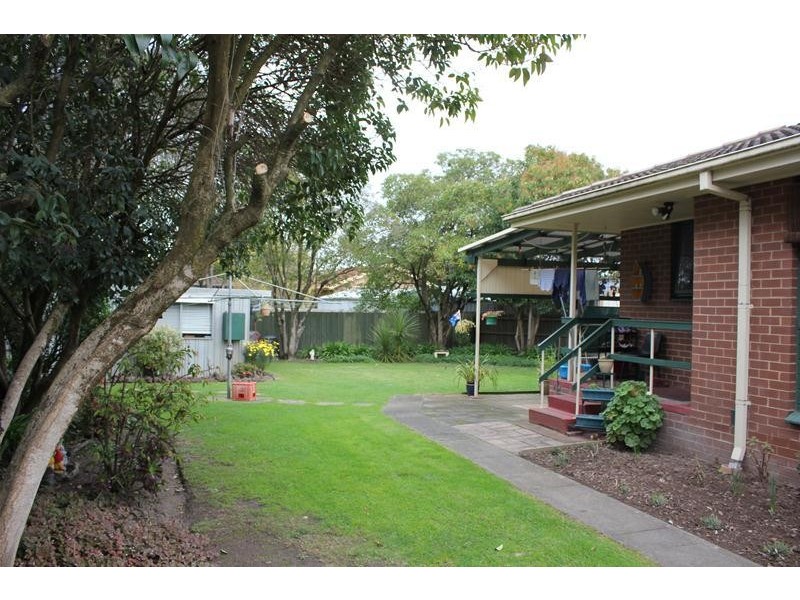 18 Heatherton Road, Endeavour Hills VIC 3802