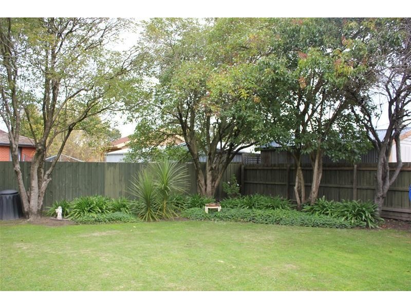 18 Heatherton Road, Endeavour Hills VIC 3802