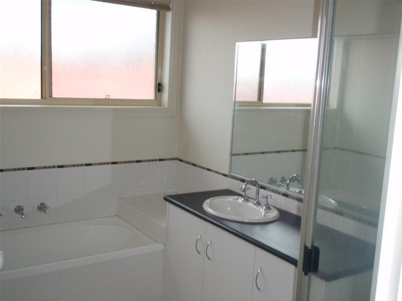 1/3 Devon Court, Dandenong VIC 3175