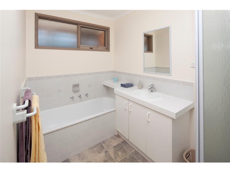 12 Garnet Close, Narre Warren VIC 3805