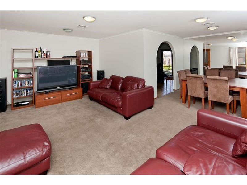 14 Huckson Rise, Dandenong North VIC 3175