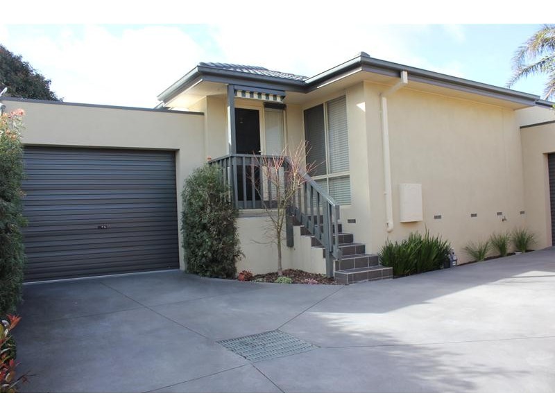 2/11 Rhyl Close, Endeavour Hills VIC 3802