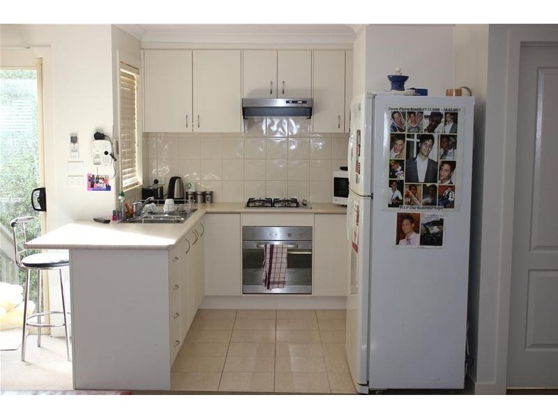 2/11 Rhyl Close, Endeavour Hills VIC 3802