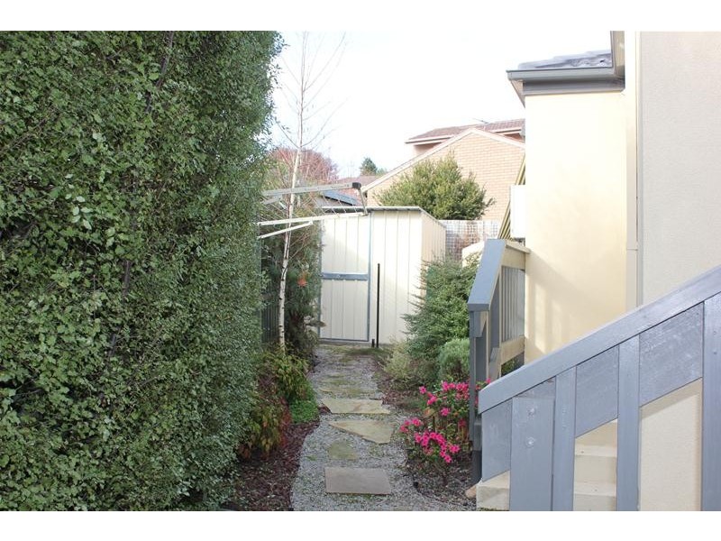 2/11 Rhyl Close, Endeavour Hills VIC 3802