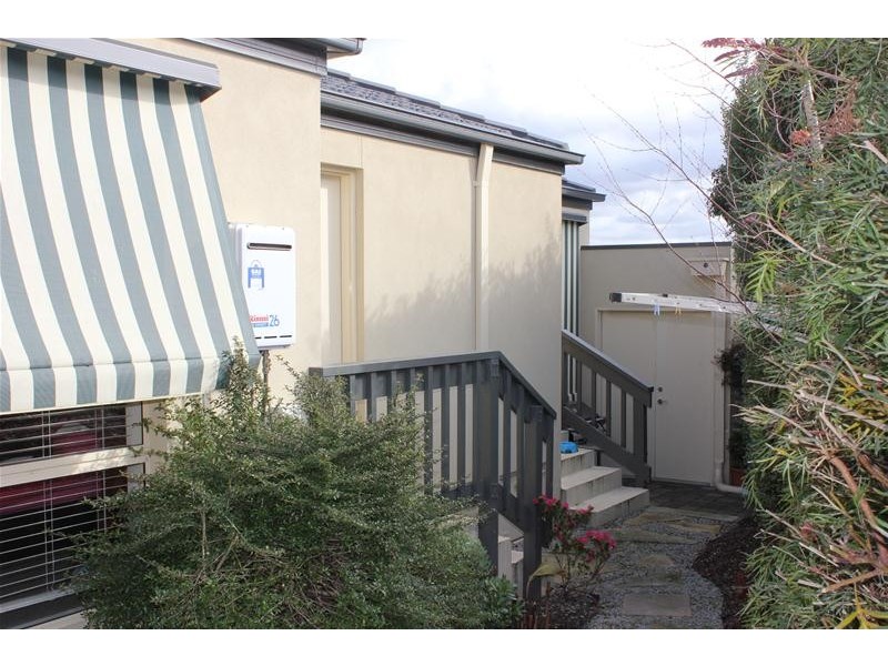 2/11 Rhyl Close, Endeavour Hills VIC 3802