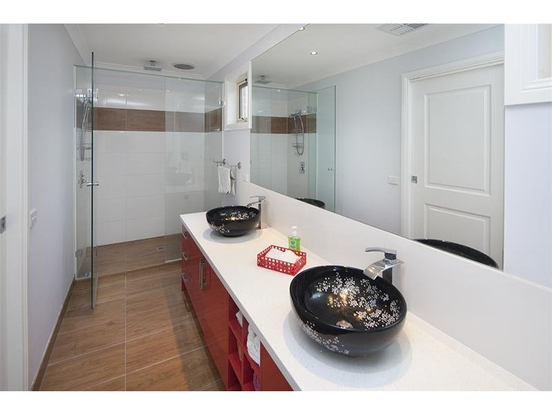 4 Roselea Place, Narre Warren North VIC 3804