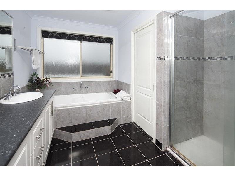 4 Roselea Place, Narre Warren North VIC 3804