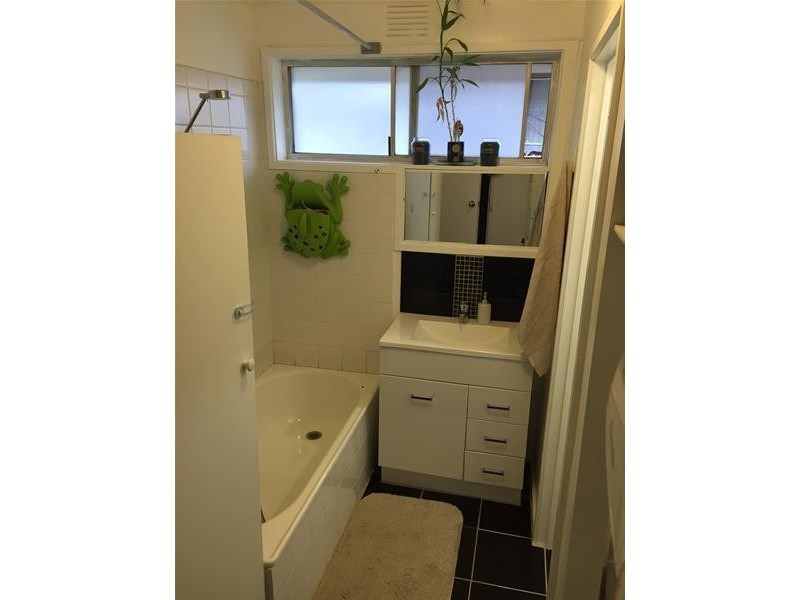 4/247 Gladstone Road, Dandenong North VIC 3175