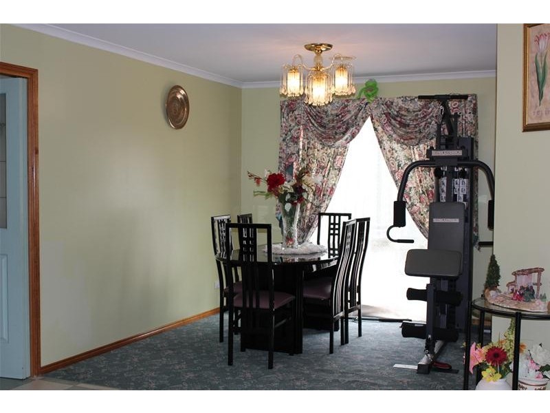 15 Maryrose Crescent, Endeavour Hills VIC 3802