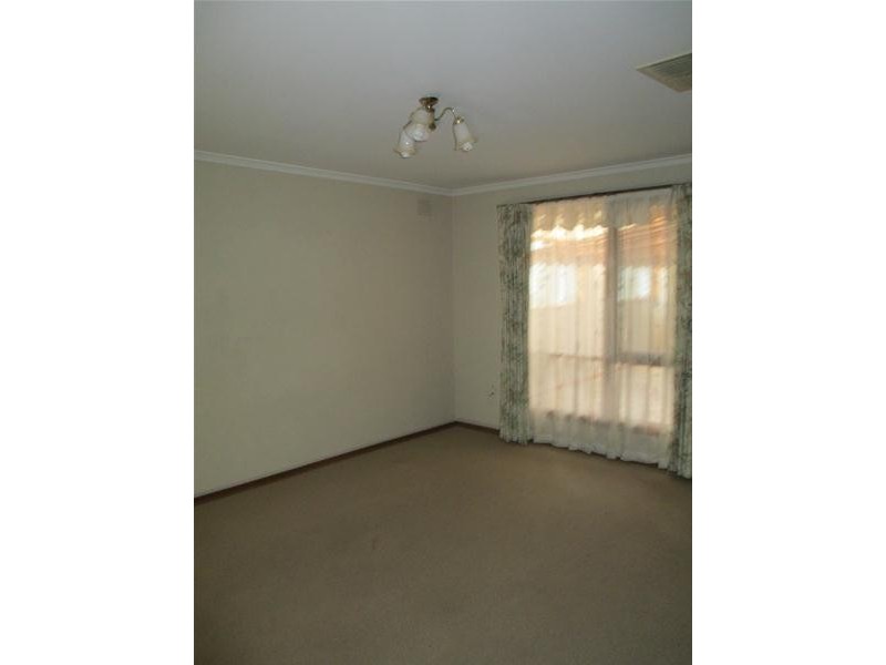 68 John Fawkner Drive, Endeavour Hills VIC 3802