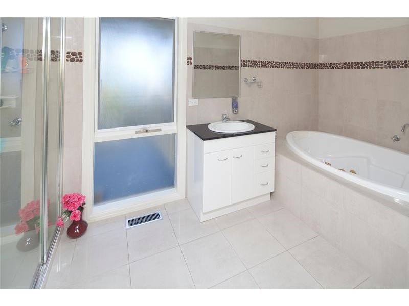 2 Classic Court, Berwick VIC 3806