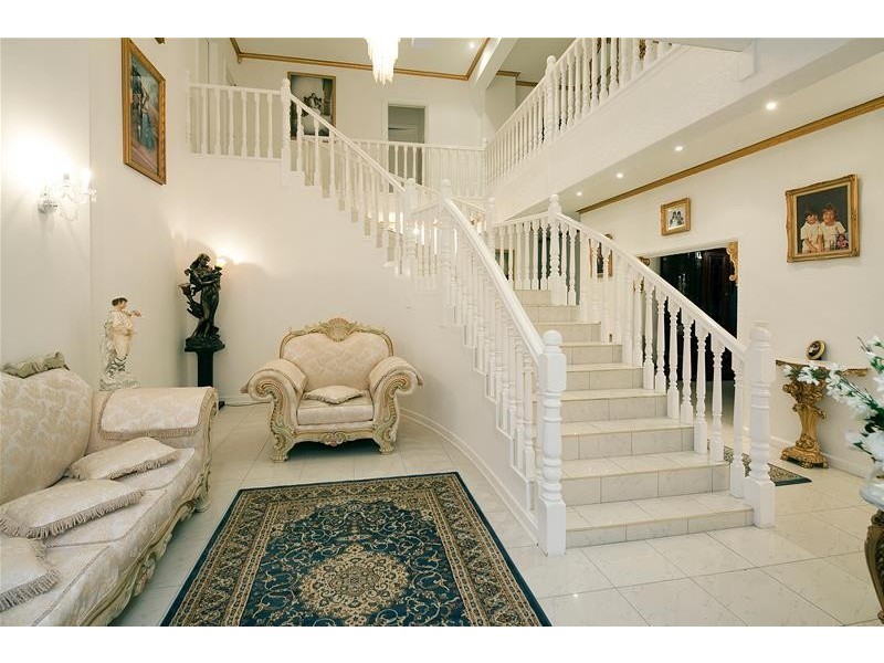 7 Schank  Place, Endeavour Hills VIC 3802