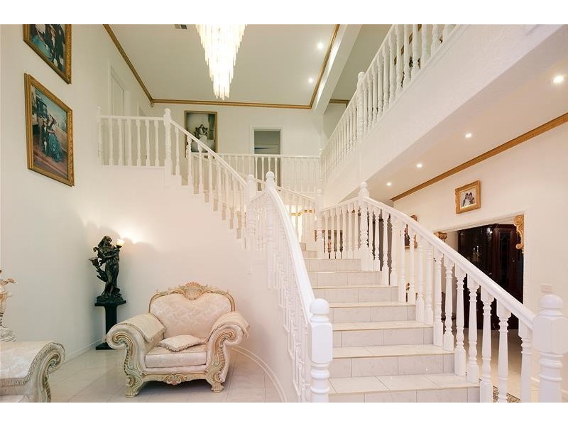 7 Schank  Place, Endeavour Hills VIC 3802