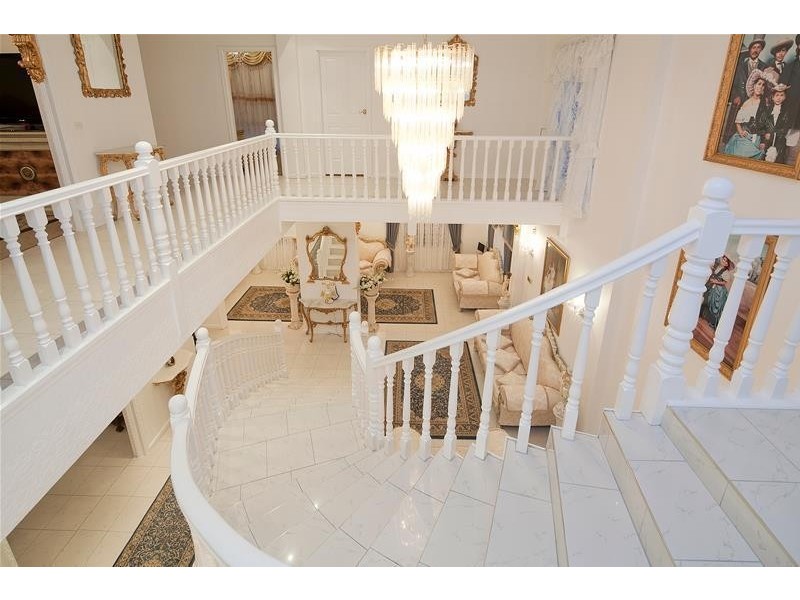 7 Schank  Place, Endeavour Hills VIC 3802