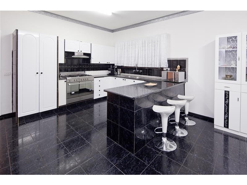 7 Schank  Place, Endeavour Hills VIC 3802