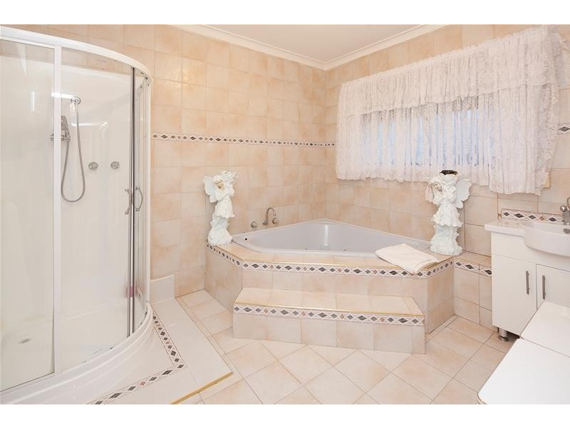 7 Schank  Place, Endeavour Hills VIC 3802