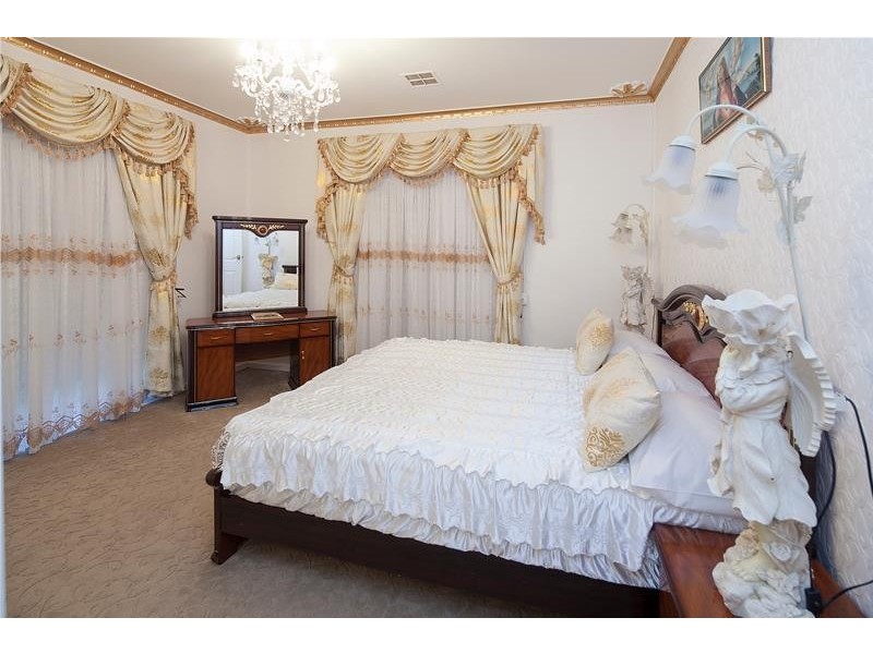 7 Schank  Place, Endeavour Hills VIC 3802