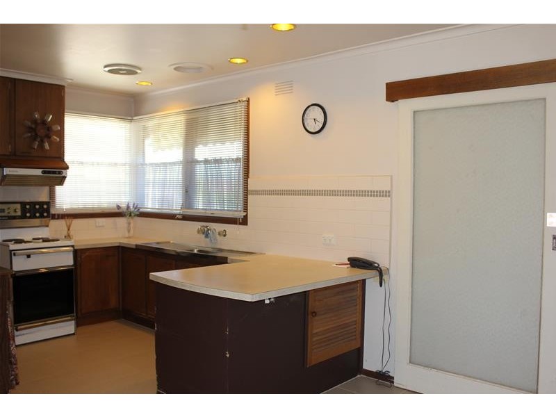 11 Shalimar Crescent, Dandenong North VIC 3175