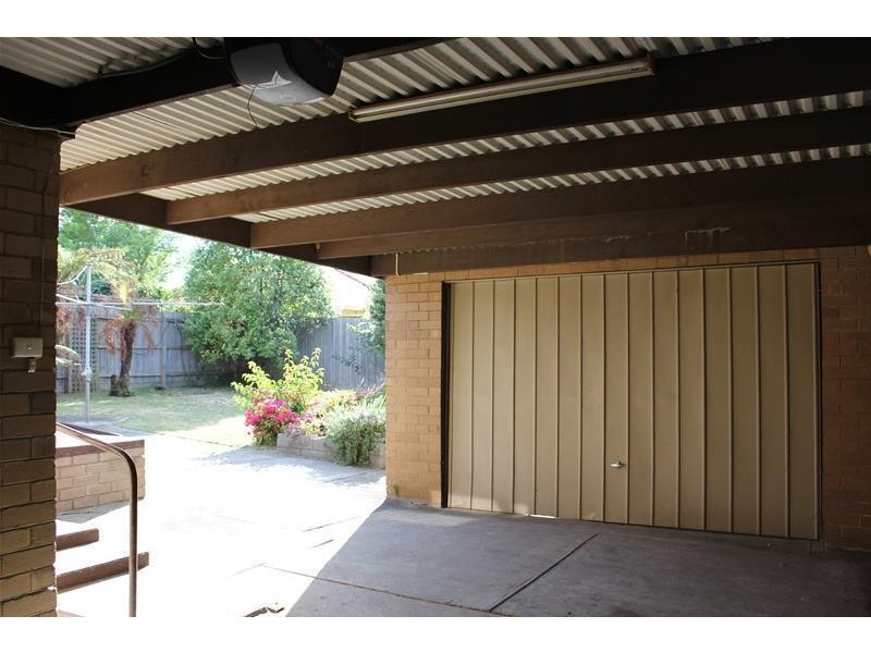 11 Shalimar Crescent, Dandenong North VIC 3175