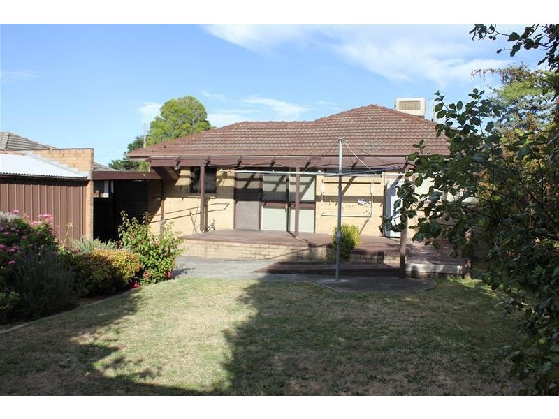 11 Shalimar Crescent, Dandenong North VIC 3175