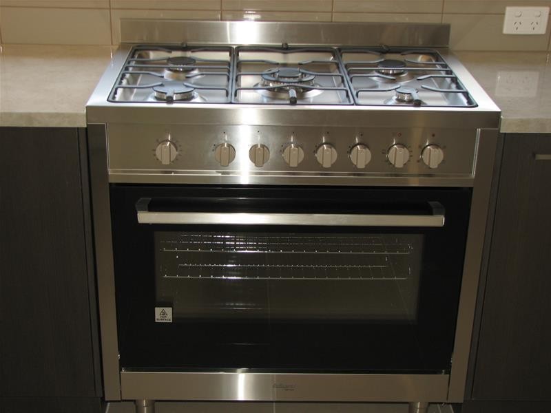 6 Hewitt Street, Cranbourne East VIC 3977