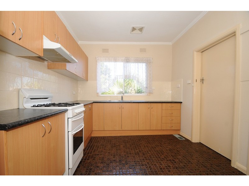 8 Birdwood Avenue, Dandenong VIC 3175