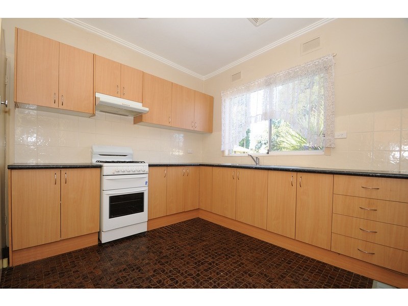 8 Birdwood Avenue, Dandenong VIC 3175