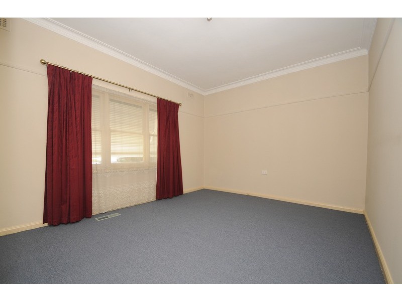 8 Birdwood Avenue, Dandenong VIC 3175