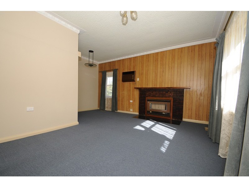 8 Birdwood Avenue, Dandenong VIC 3175