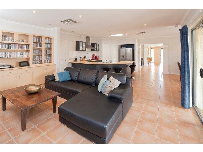 21 Fieldstone Boulevard, Beaconsfield VIC 3807