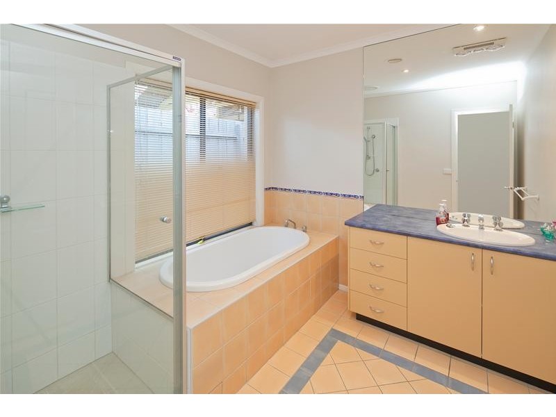 21 Fieldstone Boulevard, Beaconsfield VIC 3807