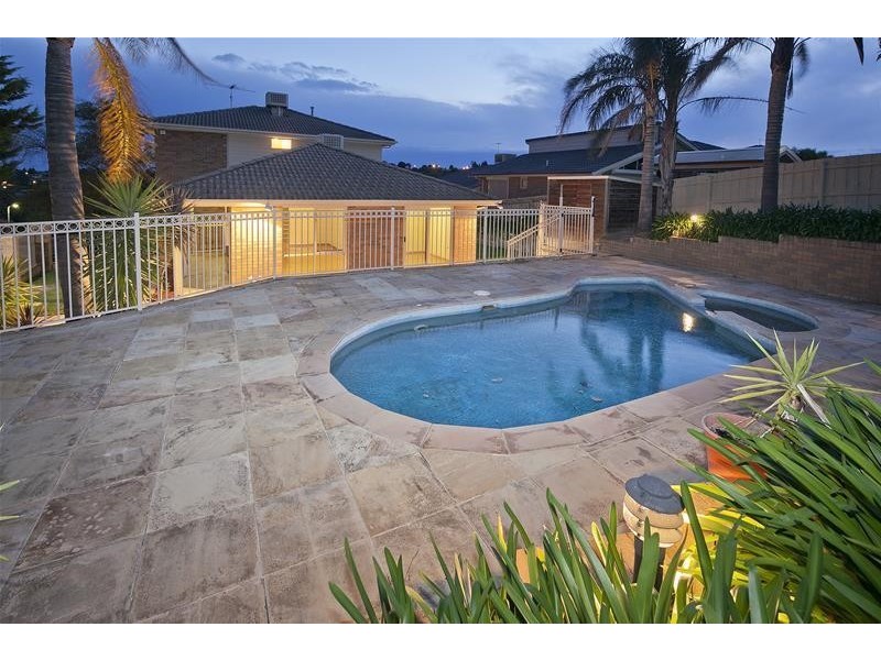 11 Cunningham Drive, Endeavour Hills VIC 3802