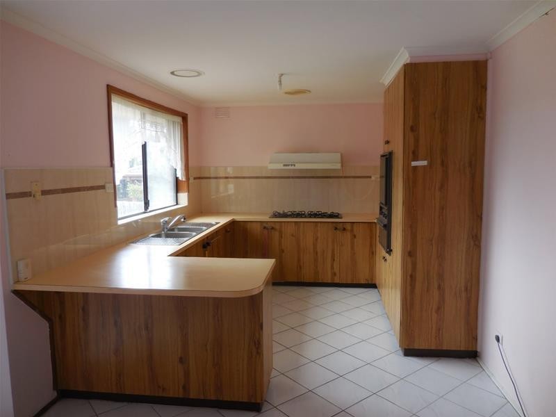 64 Gleneagles Drive, Endeavour Hills VIC 3802