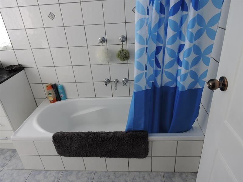 16 Dealbata Avenue, Endeavour Hills VIC 3802