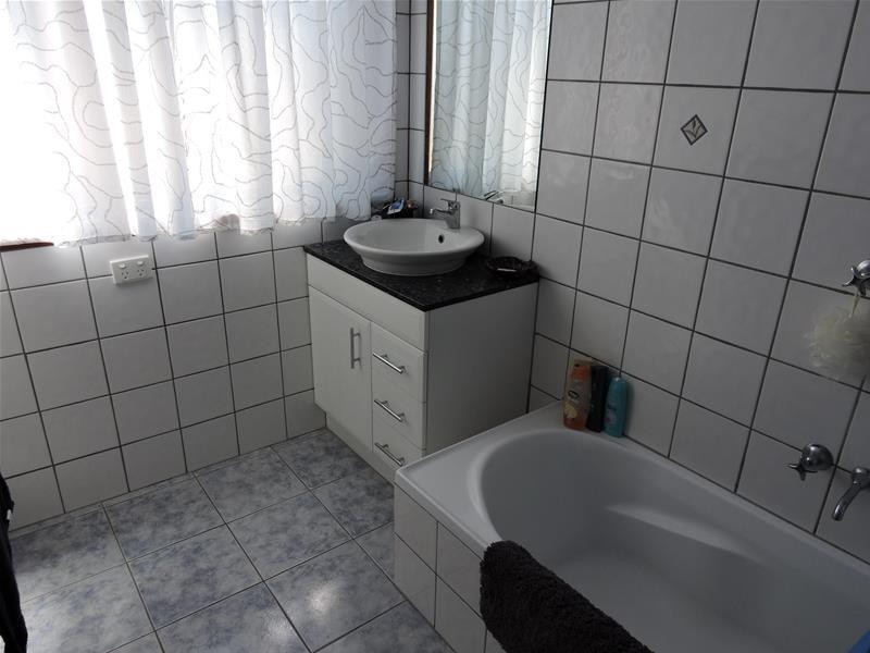 16 Dealbata Avenue, Endeavour Hills VIC 3802