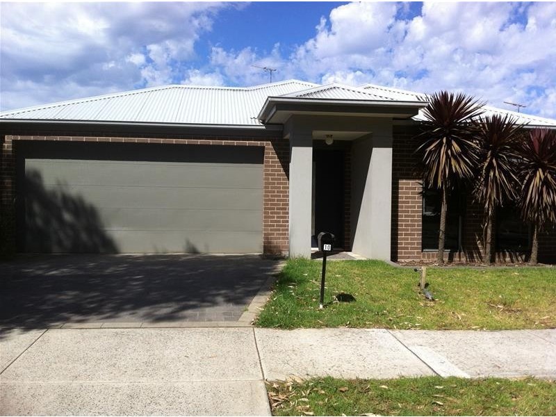 10 Walnut Way, Pakenham VIC 3810