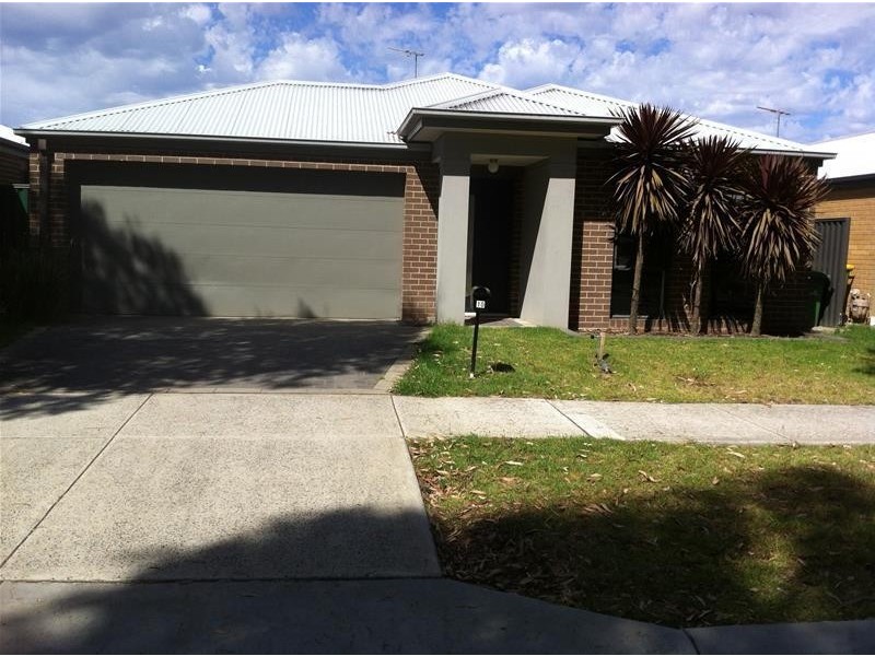 10 Walnut Way, Pakenham VIC 3810