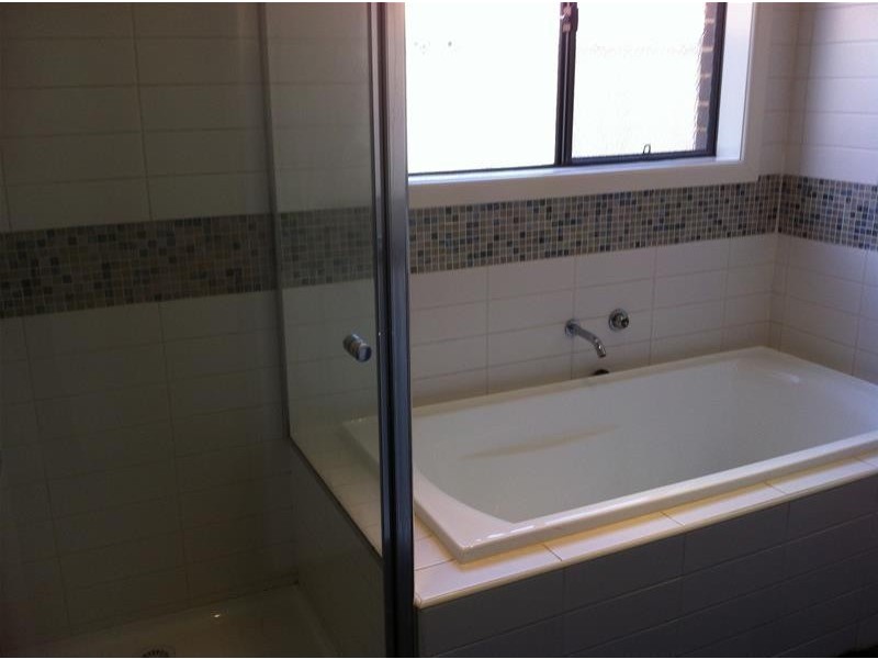 10 Walnut Way, Pakenham VIC 3810