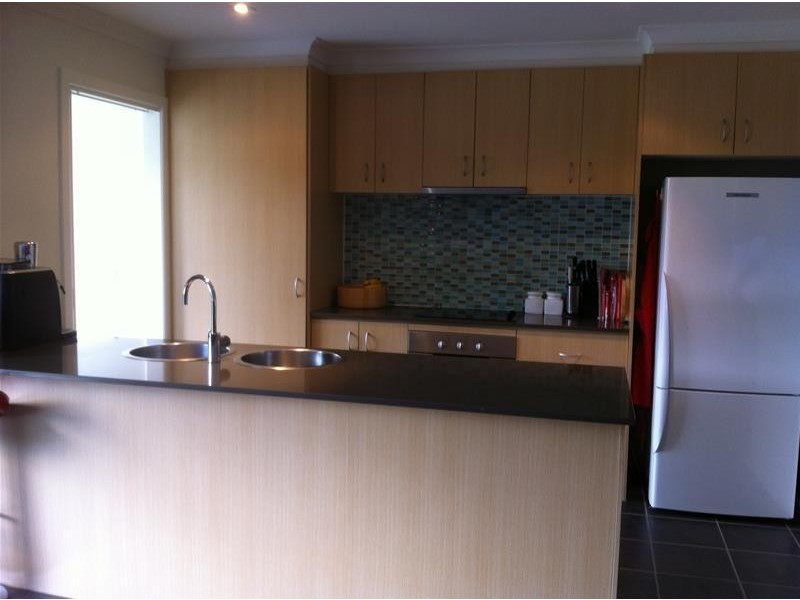 10 Walnut Way, Pakenham VIC 3810