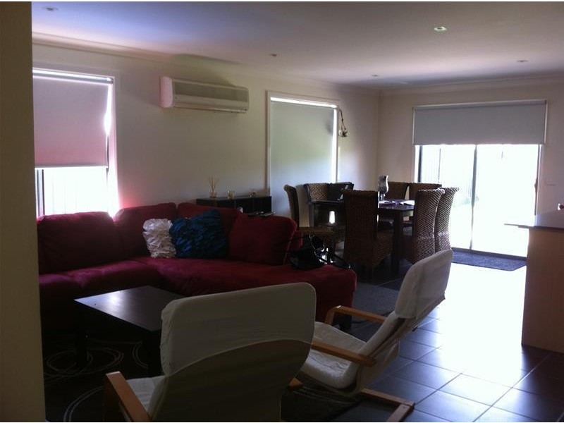 10 Walnut Way, Pakenham VIC 3810